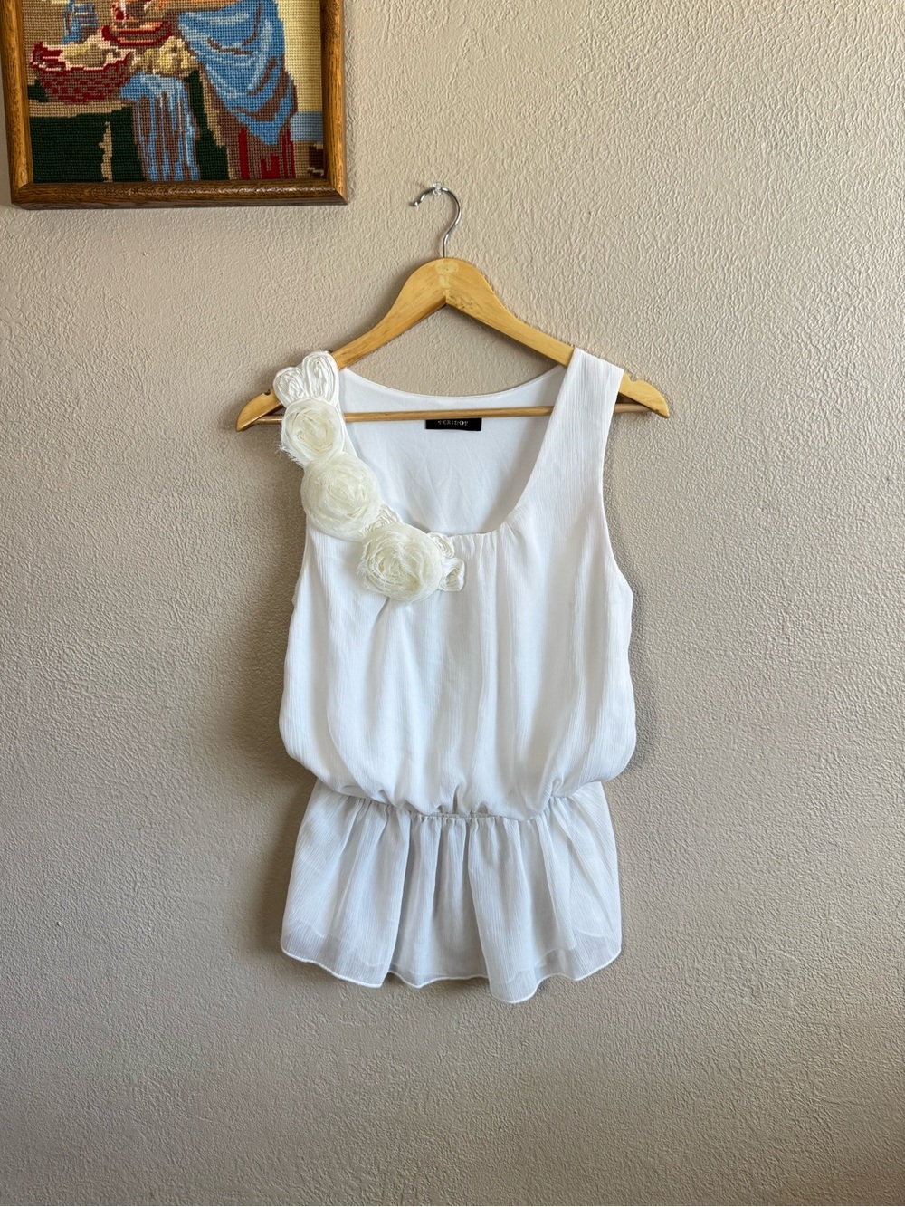 PERIDOT Off-White Floral Rosette Blouse Sleeveless Top | Size Large